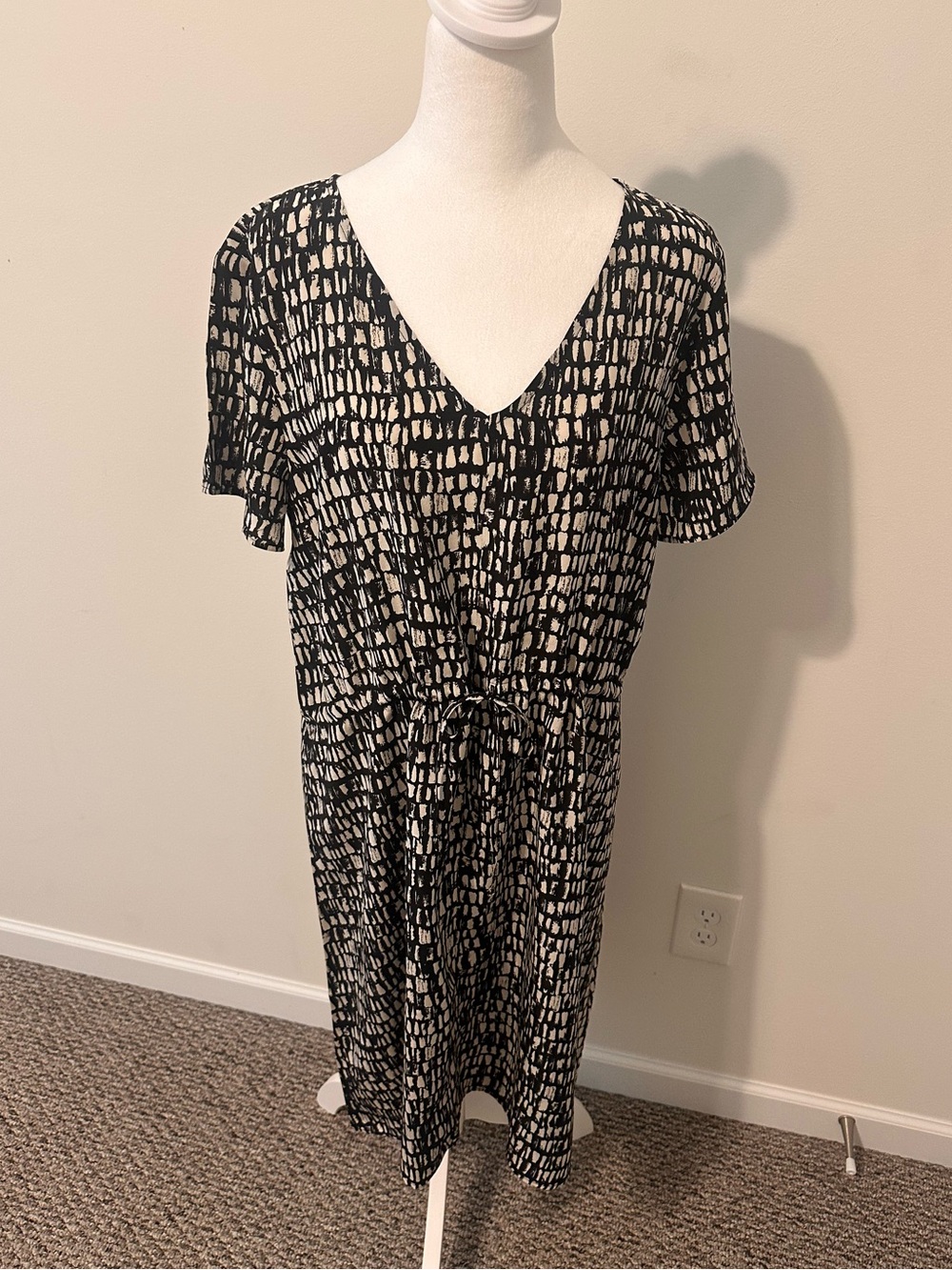 Eileen Fisher Silk Short Sleeve Drawstring Black and Cream Dress Size Medium